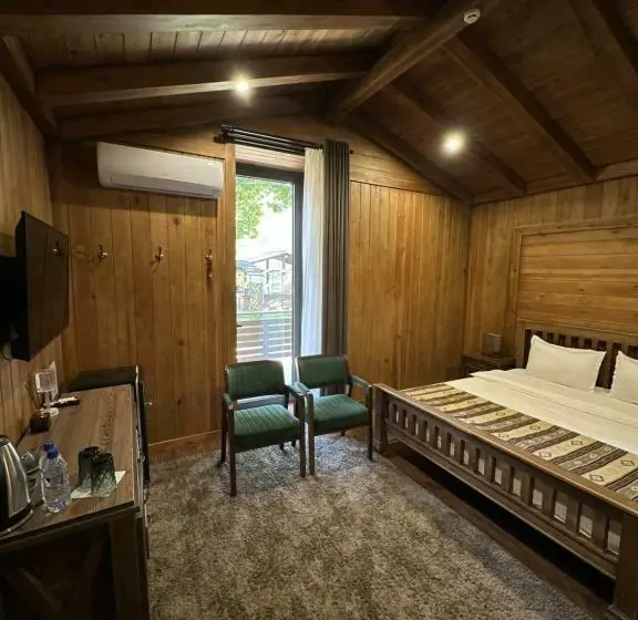 キングサイズベッドのスタンダードルーム, Le Chalet Mont And Restaurant