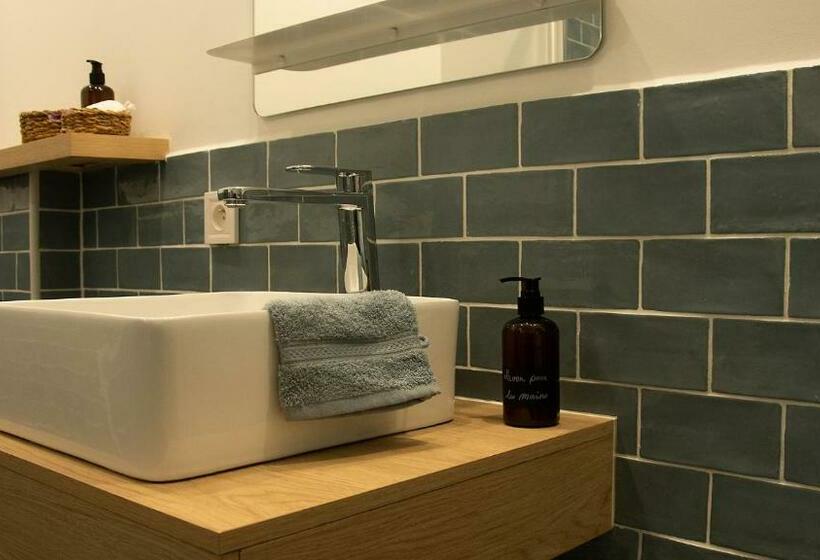 חדר סטנדרט, For Me Formidable