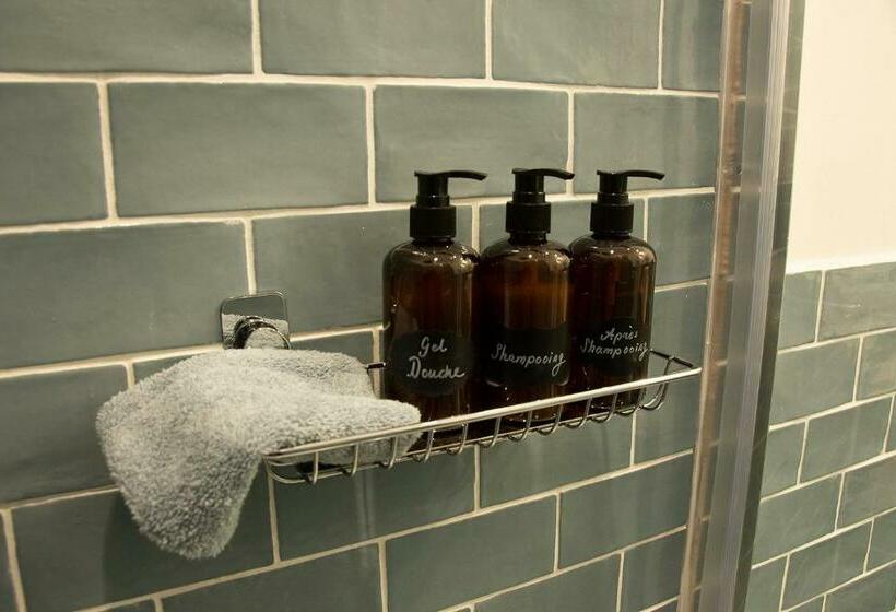 חדר סטנדרט, For Me Formidable