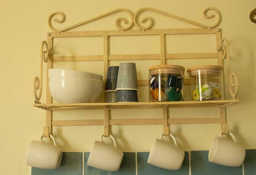 חדר סטנדרט, For Me Formidable