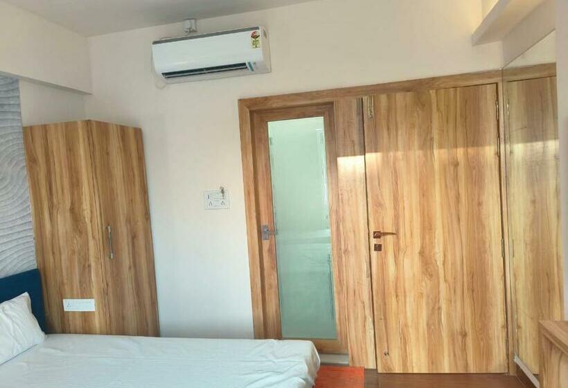 Deluxe Trippelrum, Shree Mahakal Krapa