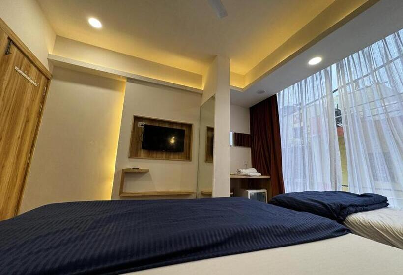 Deluxe Trippelrum, Shree Mahakal Krapa