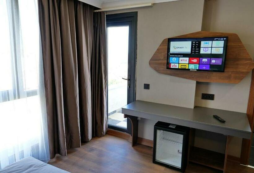 غرفة ديلوكس مزودة بشرفة, Shelton Airport