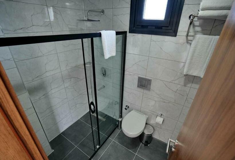 غرفة ديلوكس مزودة بشرفة, Shelton Airport