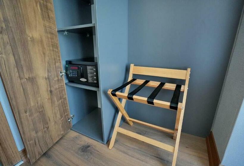 غرفة ديلوكس, Shelton Airport