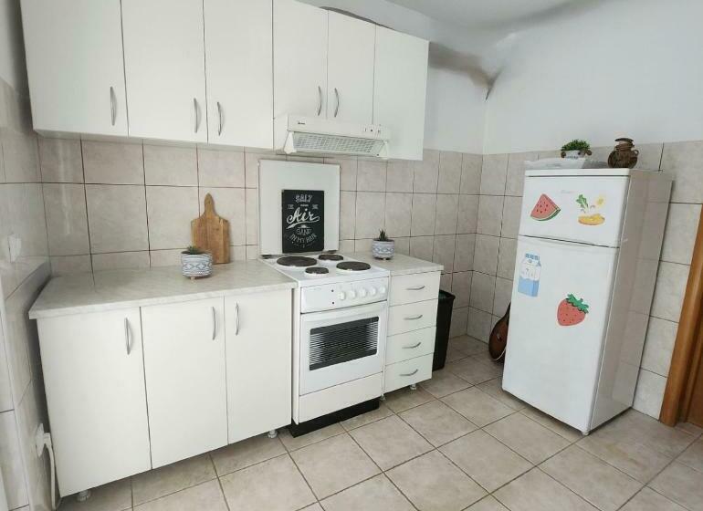 اتاق استاندارد سه تخته با بالکن, Bela Kuća Studio Apartments Na Korak Do Mora A Step To The Sea