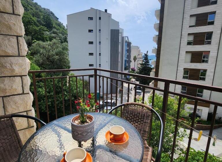 اتاق استاندارد سه تخته با بالکن, Bela Kuća Studio Apartments Na Korak Do Mora A Step To The Sea