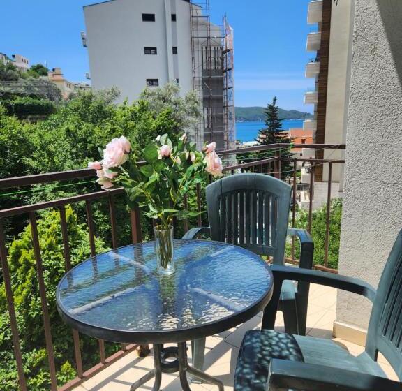 اتاق استاندارد سه تخته با بالکن, Bela Kuća Studio Apartments Na Korak Do Mora A Step To The Sea