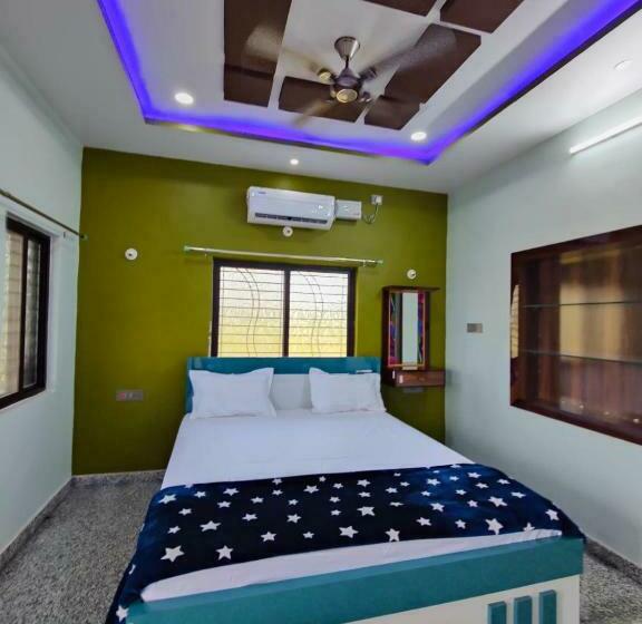 غرفة ديلوكس ثلاثية, Aditya Tourist Home