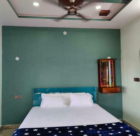 غرفة ديلوكس ثلاثية, Aditya Tourist Home