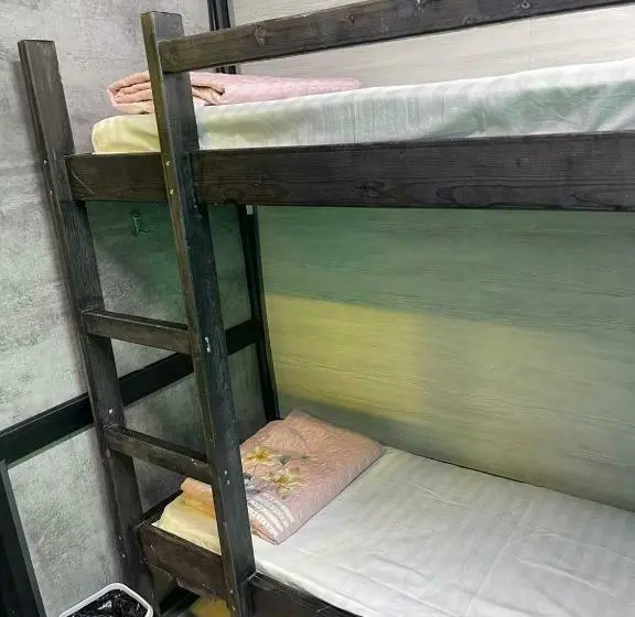 Standard Neljän Hengen Huone, Dubai Hostel