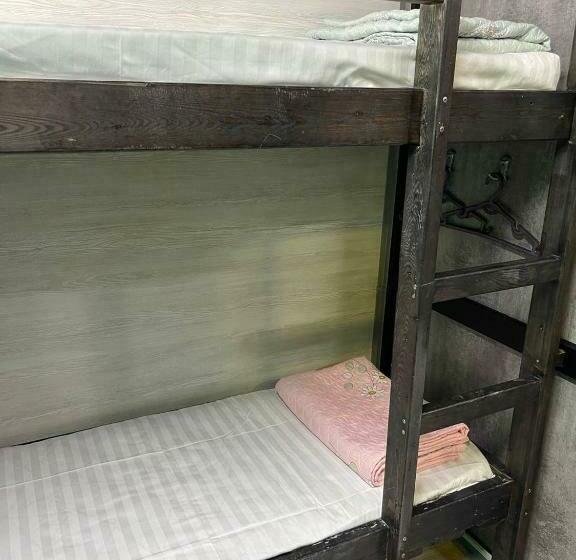 غرفة قياسية رباعية, Dubai Hostel