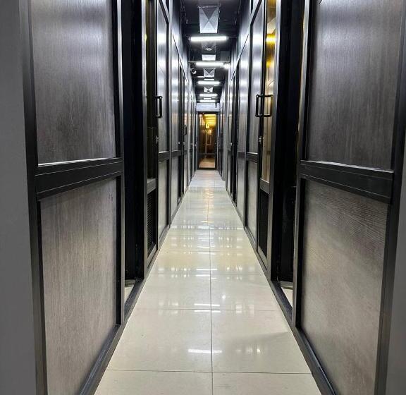 غرفة قياسية رباعية, Dubai Hostel