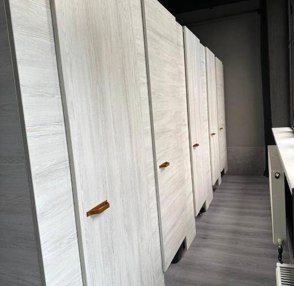 غرفة قياسية رباعية, Dubai Hostel