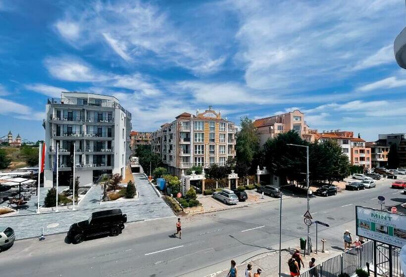 غرفة عائلية, Mint Family