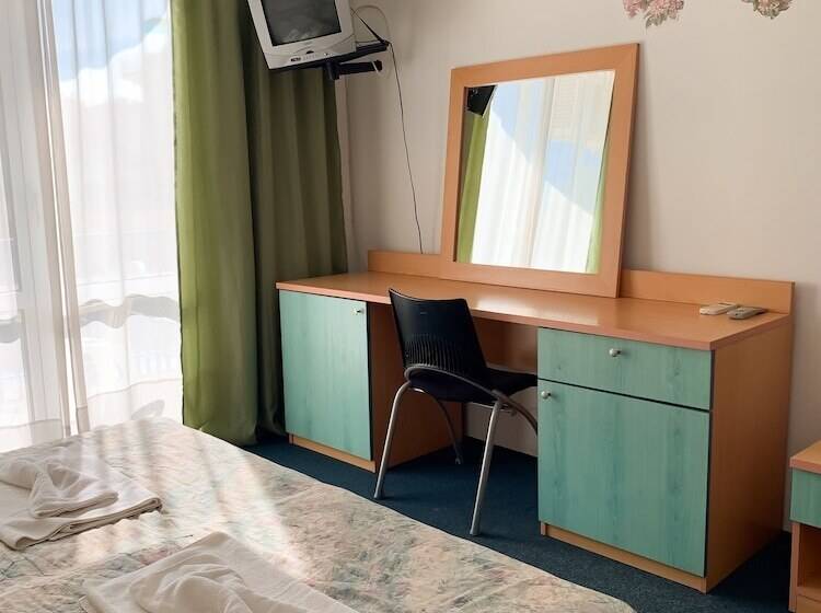 غرفة قياسية ثلاثية, Mint Family