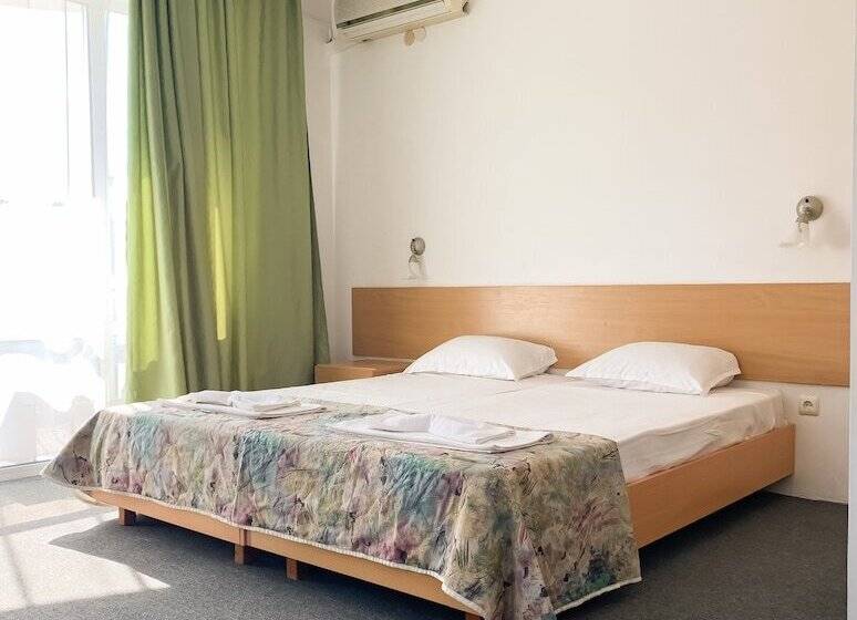 غرفة قياسية ثلاثية, Mint Family