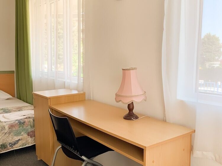 غرفة قياسية رباعية, Mint Family