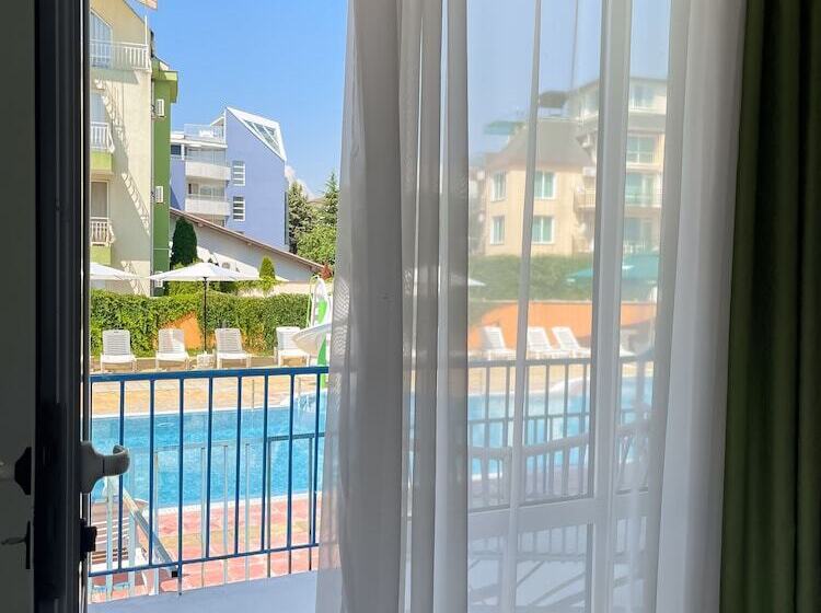 غرفة قياسية رباعية, Mint Family