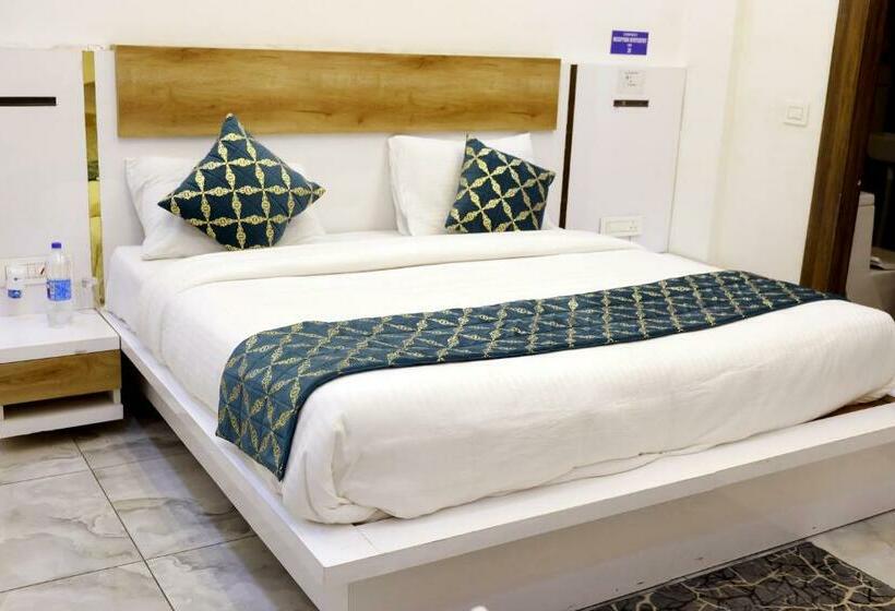 Номер Deluxe, The Divine  शानदार कमरे के साथ