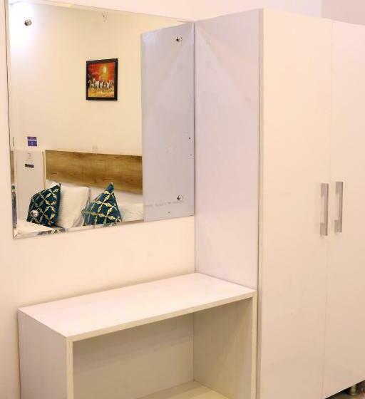 Номер Deluxe, The Divine  शानदार कमरे के साथ