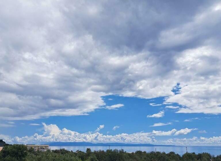 اتاق لوکس سه تخته, Villa Tonia