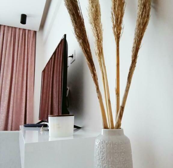 اتاق لوکس سه تخته, Villa Tonia