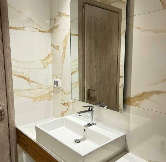 اتاق لوکس سه تخته, Villa Tonia