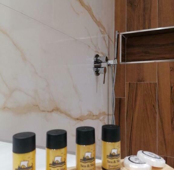 اتاق لوکس, Villa Tonia