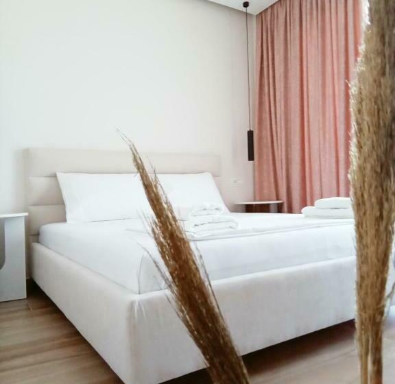 اتاق سه نفره دلوکس با چشمانداز دریا, Villa Tonia