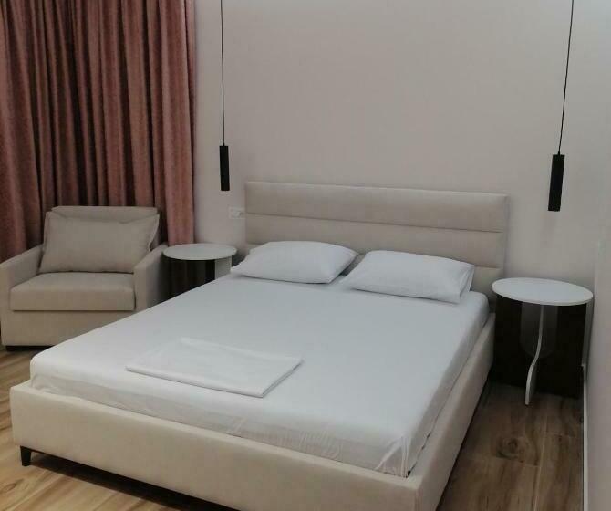 اتاق سه نفره دلوکس با چشمانداز دریا, Villa Tonia