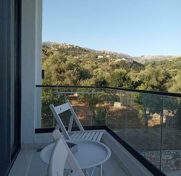 اتاق لوکس با چشمانداز, Villa Tonia