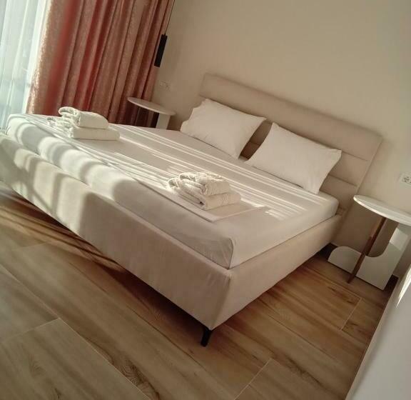 اتاق لوکس با چشمانداز, Villa Tonia