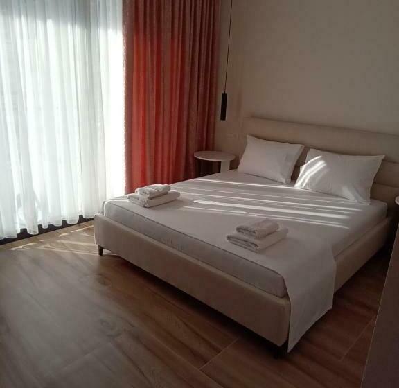 اتاق لوکس با چشمانداز, Villa Tonia