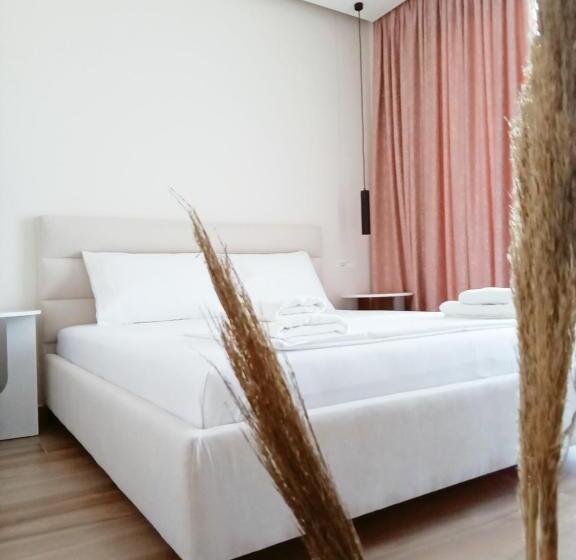 اتاق لوکس, Villa Tonia