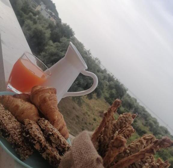 اتاق سه نفره دلوکس با چشمانداز دریا, Villa Tonia