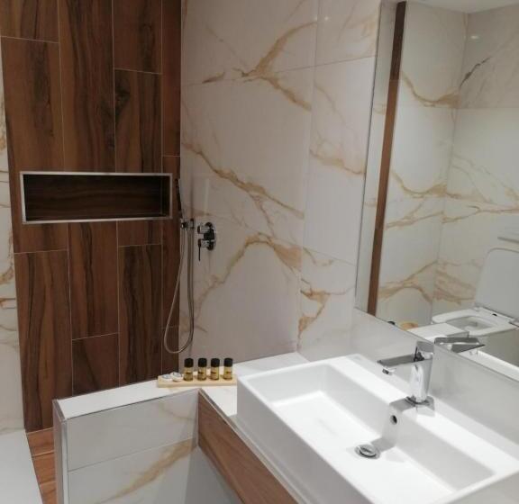 اتاق سه نفره دلوکس با چشمانداز دریا, Villa Tonia