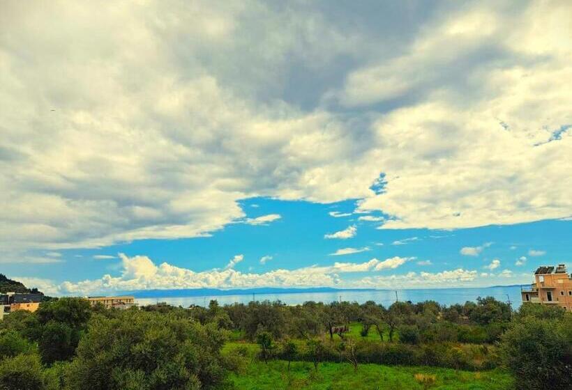 Трехместный Номер Deluxe Вид на Море, Villa Tonia