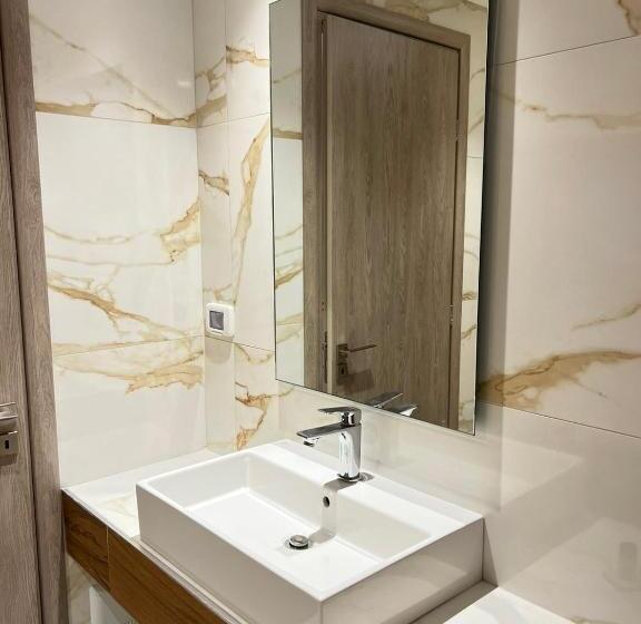 اتاق لوکس با چشمانداز, Villa Tonia