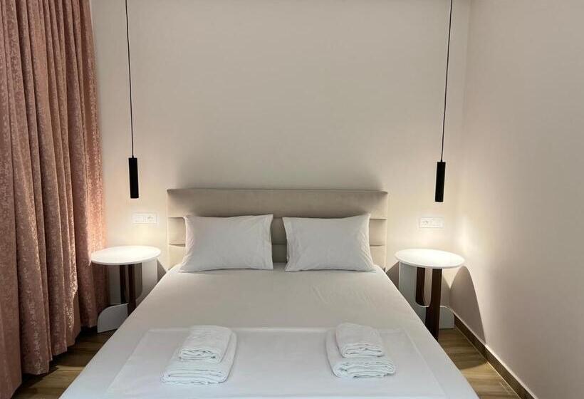 اتاق لوکس, Villa Tonia