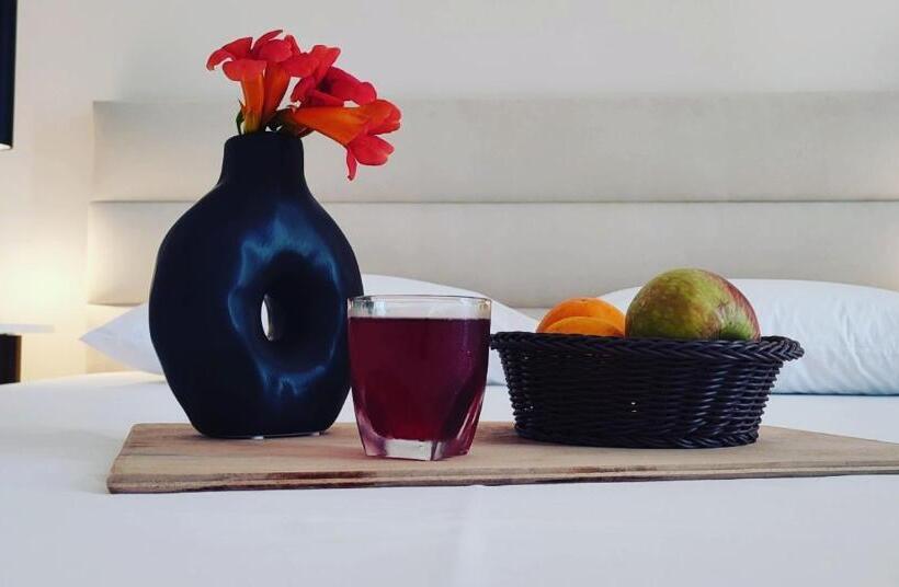 اتاق لوکس, Villa Tonia