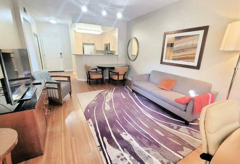 דירת חדר, Disney Fullerton Homes And Lofts