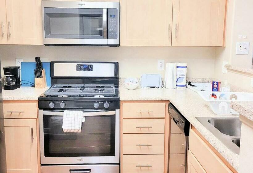 דירת חדר, Disney Fullerton Homes And Lofts