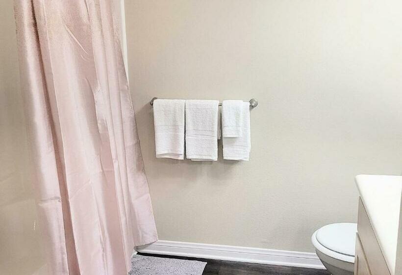 דירת חדר, Disney Fullerton Homes And Lofts