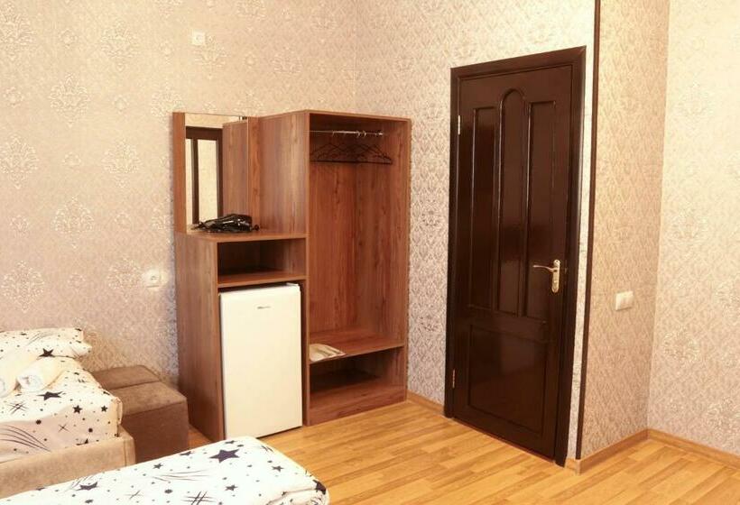 Quarto Triplo Superior, Styopa