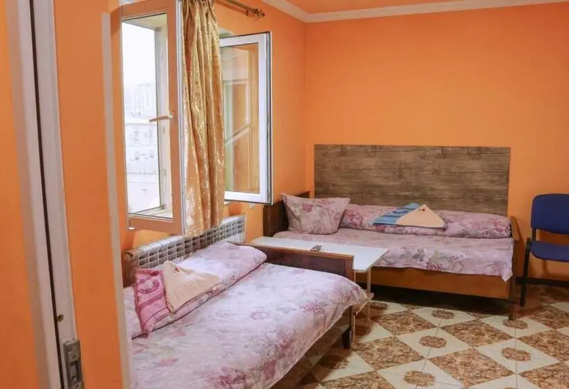 اتاق استاندارد سه نفره, Styopa