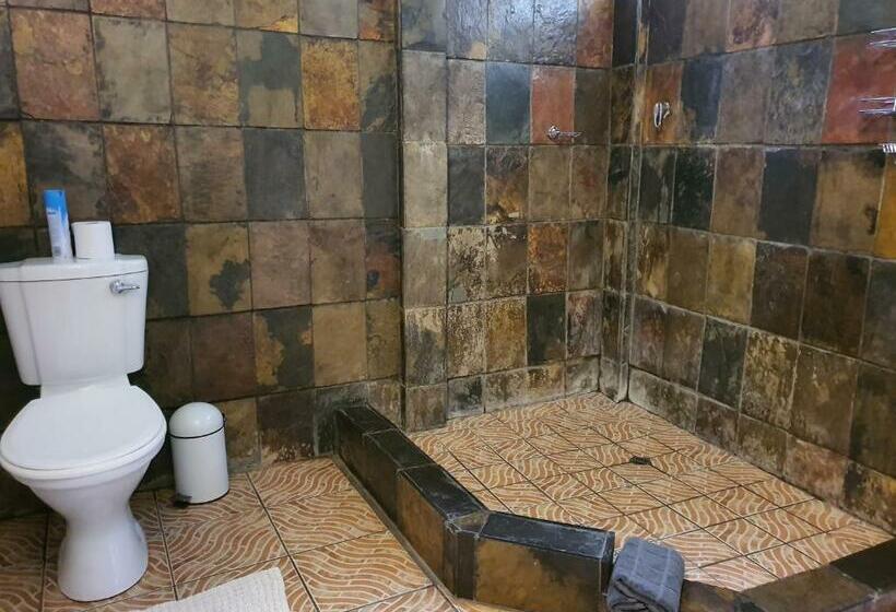 エコノミールーム, A Traveller's Palm