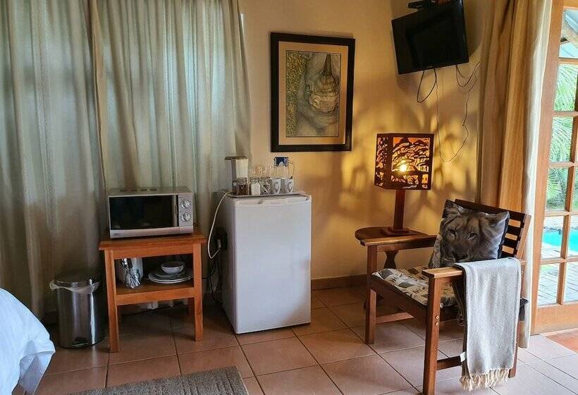 プールビュースタンダードルーム, A Traveller's Palm