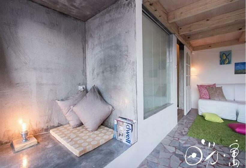 اتاق استاندارد با چشم‌انداز کوهستان, Kenting Sun Light Inn