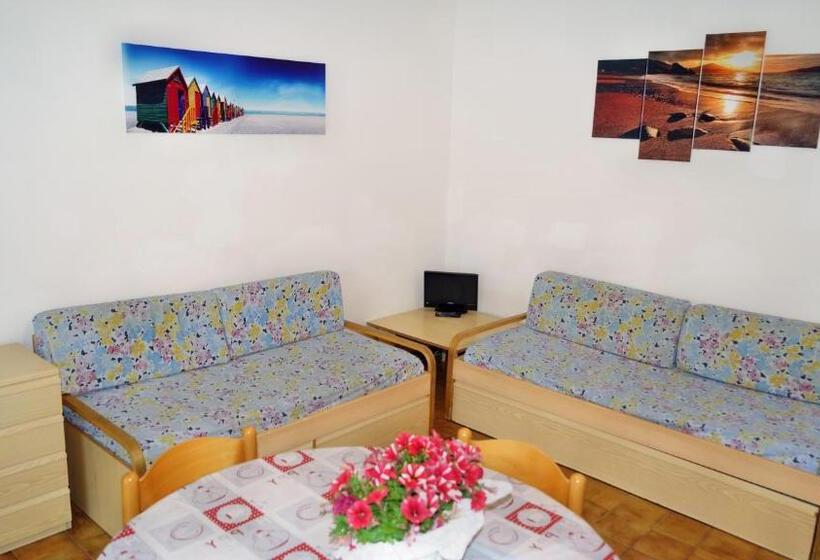 شقة غرفتين, Blu Baita